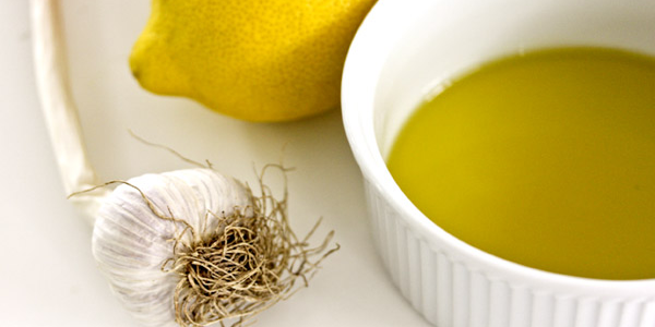 Make A Powerful Remedy Against Cholesterol From Lemon And Garlic