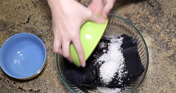 She Put Some Salt On Her New Jeans… I Cant Wait To Try This!